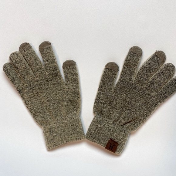 Beige Winter set - Hat, Gloves and Scarf - Picture 3 of 4